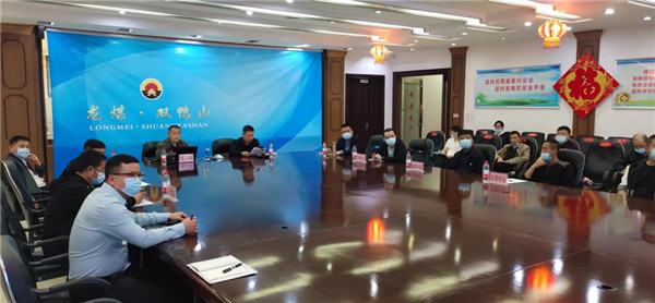 山東科技大學(xué)實(shí)用礦山壓力研究中心主任石永奎教授、郝建博士應(yīng)邀赴龍煤雙鴨山礦業(yè)集團(tuán)進(jìn)行技術(shù)交流